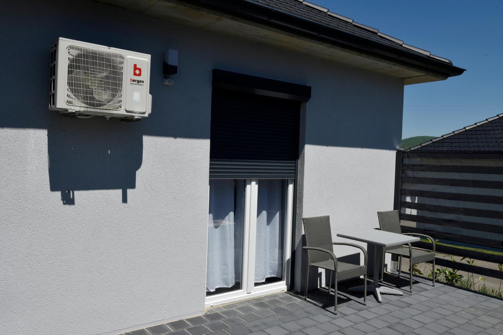 Apartmani I Bungalovi Trojka Banja Luka Rom bilde