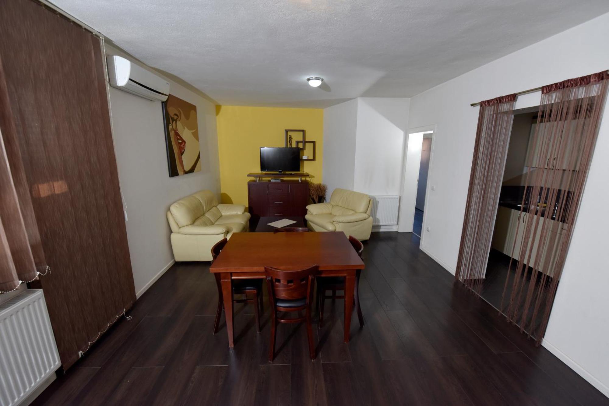 Apartmani I Bungalovi Trojka Banja Luka Rom bilde